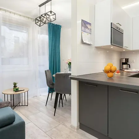 아파트 Stylowy Z Ogrodem & Parkingiem By Renters